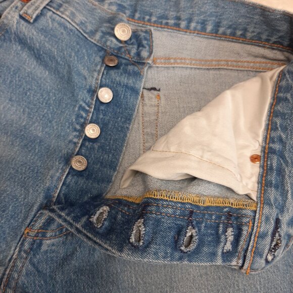 Levi's 501 Man's Blue Straight Legs Fly Buttons Distressed W33/L32 Denim Jeans - Picture 11 of 12